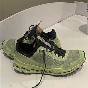 On Cloud Cloudultra running shoes